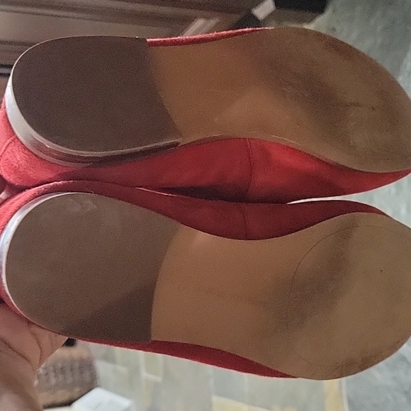 Banana Republic red suede loaders size 10. - Picture 5 of 5